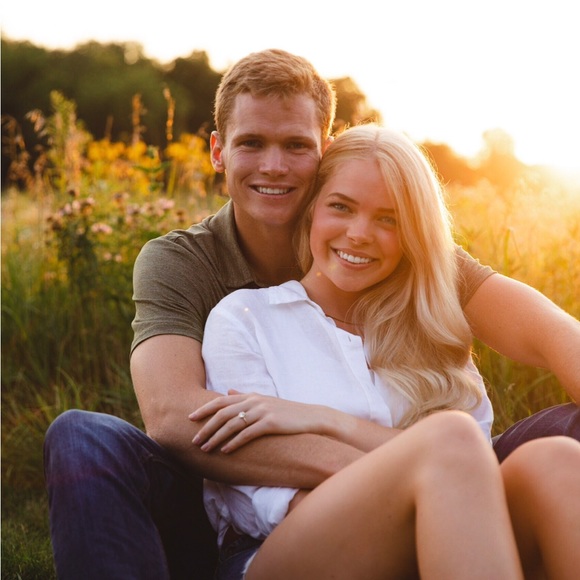 Meet your Posher, Lindy - Picture 1 of 1